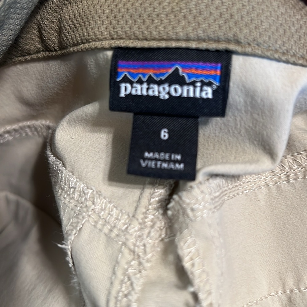 Patagonia Women’s Quandary Tan Hiking Shorts / Size 6 / Good Pre-Owned Condition - Picture 3 of 11
